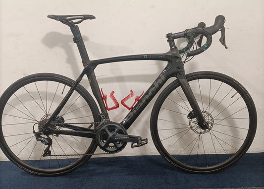 Bianchi - Infinito CV ディスクブレーキ - カーボンロードバイクレンタルシドニー